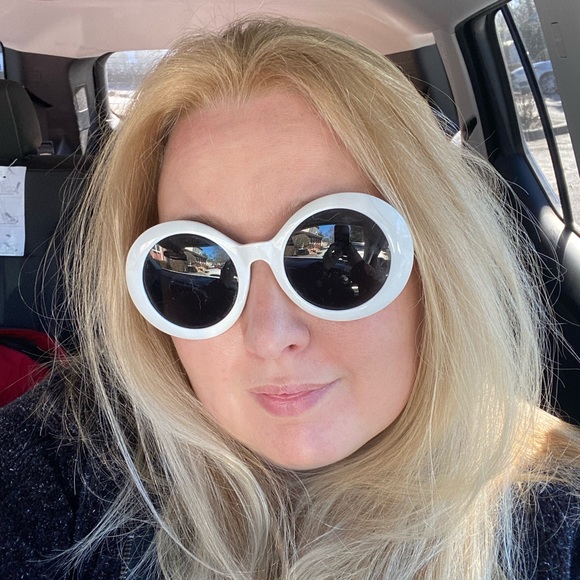 Meet your Posher, Elizabeth - Picture 1 of 1